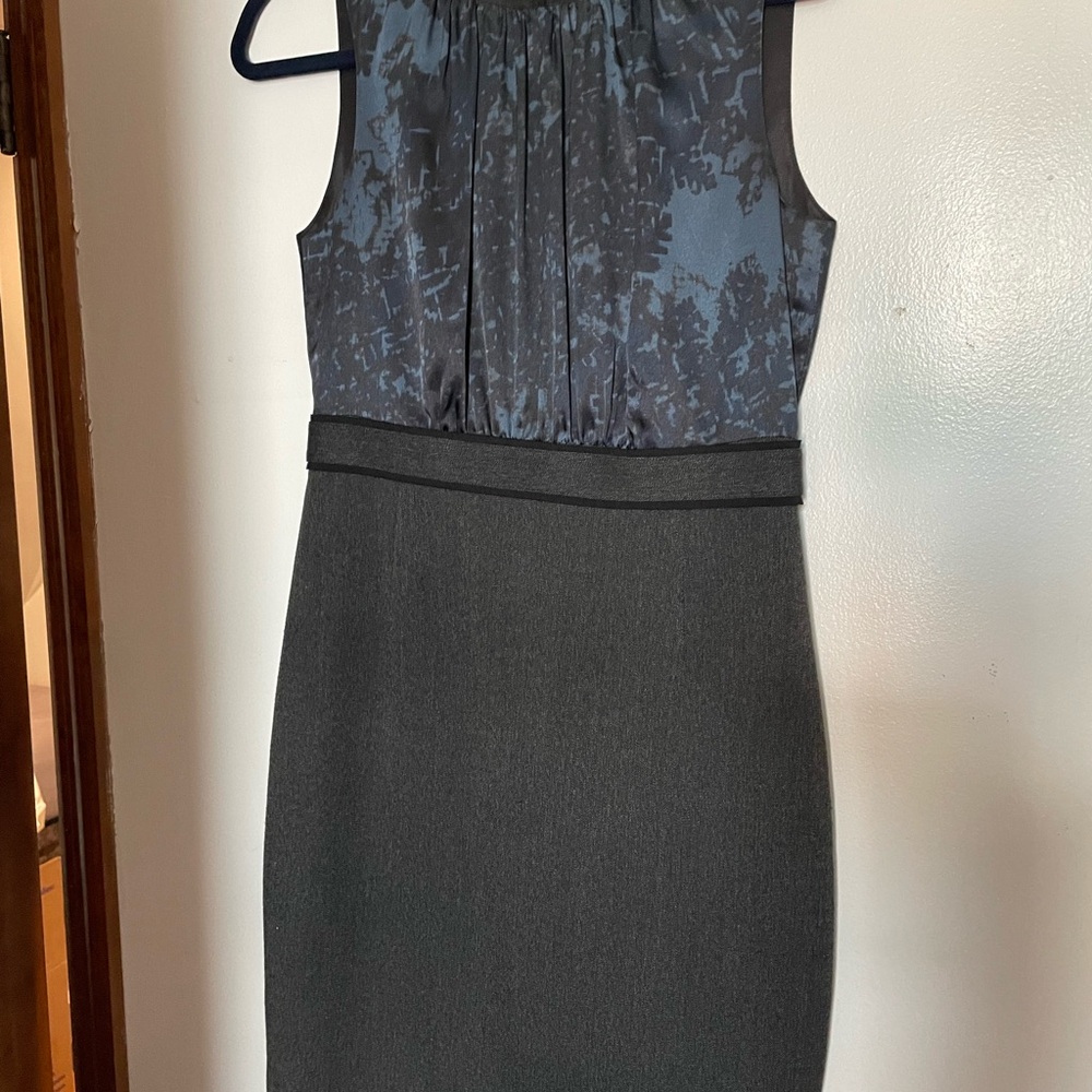 Tahari Blue Sheath Dress Sleeveless Crew Neck